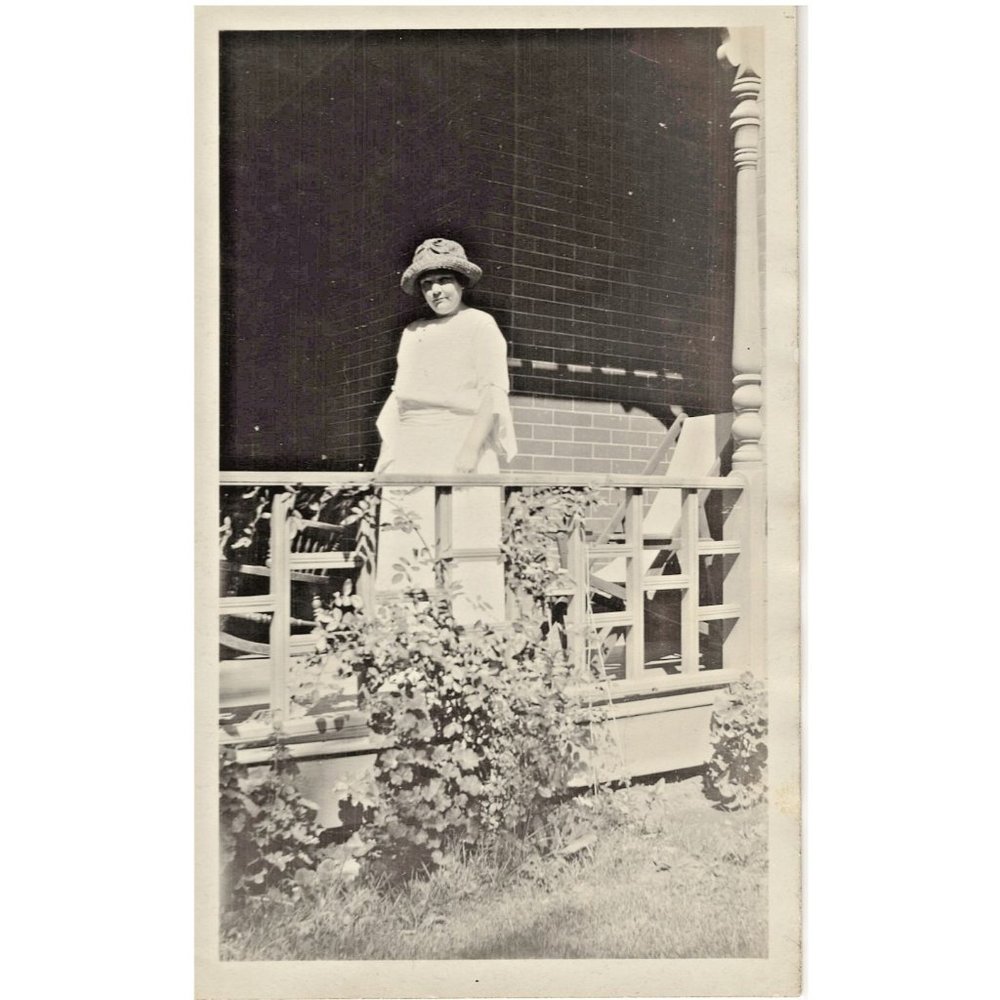 Victorian Photo 1922 Carrie Mitchel Smith Tulsa  u Oklahoma Standing Porch Origi